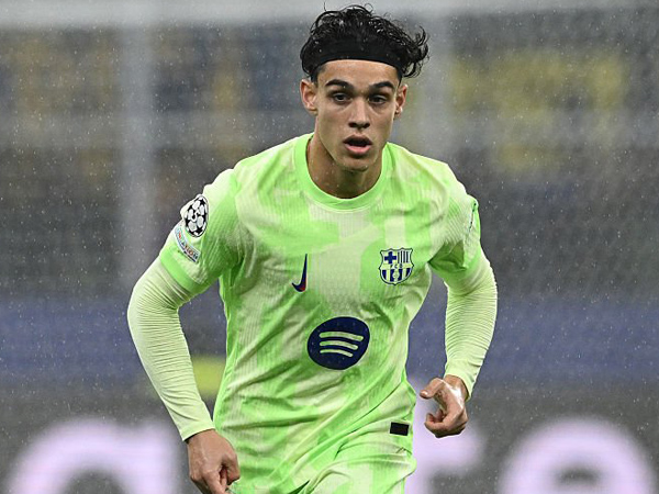 Barcelona Tegas Pertahankan Hector Fort dari Godaan Dortmund & Milan